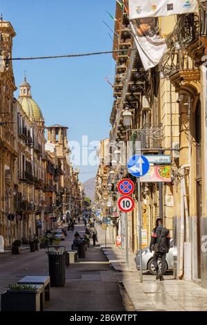 Via Maqueda auch als Strada Nuova, Palermo, Sizilien bekannt Stockfoto