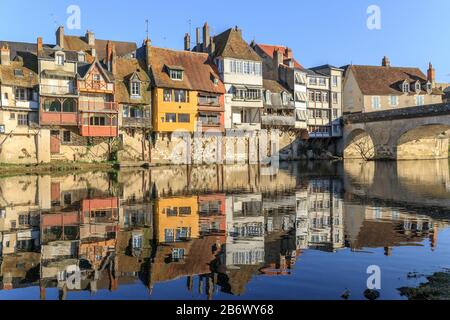 Frankreich, Indre, Berry, Creuse-Tal, Argenton sur Creuse, alte Häuser am Ufer der Creuse // Frankreich, Indre (36), Berry, vallée de la Creuse Stockfoto