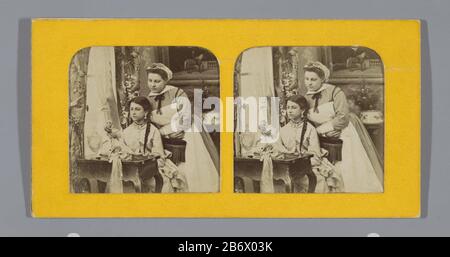Jonge vrouw traf sich mit der jungen Frau von tafel aan een tafel Bei einem Tischobjekttyp: Foto Stereobilder (Gewebe) Artikelnummer: RP-F09744 Hersteller: Fotograf: Anonym Datum: 1850-1875 Physische Merkmale: Albumendruck, auf handfarbigem transparentem Papier montiert; zwischen eingeprägtem Pappmaterial: Fotopapier, Papierboardtechnik: Albumindruck / Handfarbenmessungen: Sekundärträger: H 88 mm × W 170 mm Betreff: Jugendliche junge Frau, Jungfernhauspersonal, Dienstboten Stockfoto