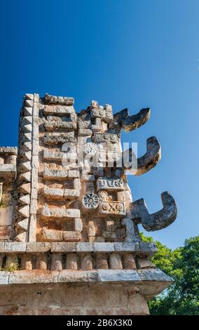Masken des regengottes Chaac im El Palacio (Palast), Grupo 1, Maya-Ruinen in Xlapak archäologische Stätte, Ruta Puuc, Bundesstaat Yucatan, Mexiko Stockfoto