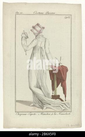 Journal des Dames et des Modes vrouwenmode Journal des Dames et des Modes, Costume Parisien, 12 septembre 1802, Eine 10, (413) Chapeau-Capot () Frau, von hinten gesehen, mit dem Kopf eine 'chapeau-capote. Sie trägt einen Gown mit Ärmeln à la Mameluck und Drag. Flache Schuhe. Sie hält ein kleines Porträt eines Mannes in der linken Hand. Drapierter Schal (?) Und Inkpot mit zwei Schreibfedern auf einem kleinen Tisch. Das Bild ist Teil des Modemagazins Journal des Dames et des Modes, herausgegeben von Pierre de la Mésangère, Paris, 177-187. Hersteller : Druckmaschine: Anonymer Herausgeber: Pierre de la MésangèrePlaa Stockfoto