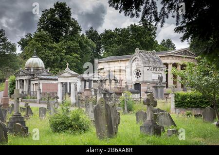 Gräber und Denkmäler auf dem West Norwood Cemetery, der erstmals im Jahr vorher benutzt wurde. Stockfoto