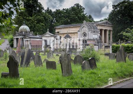 Gräber und Denkmäler auf dem West Norwood Cemetery, der erstmals im Jahr vorher benutzt wurde. Stockfoto