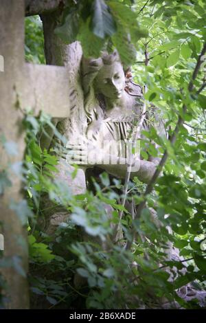 Gräber und Denkmäler auf dem West Norwood Cemetery, der erstmals im Jahr vorher benutzt wurde. Stockfoto