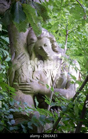Gräber und Denkmäler auf dem West Norwood Cemetery, der erstmals im Jahr vorher benutzt wurde. Stockfoto