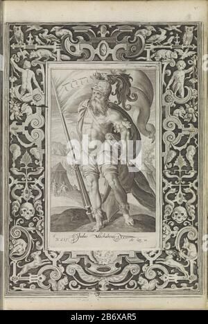 Judas Maccabeus, ein berühmter General des alten Testaments, mit einer Lanze und einem Schild in den Händen einer Landschaft. Er ist Teil der Neun. Am Himmel erscheint das Tetragrammaton als Symbol Gottes des Vaters. Die Vorstellung wird in einem Rahmen mit wirbelnden Verzierungen und verschiedenen Tieren wie Kaninchen, Hunde, Eichhörnchen und Vögeln gehalten. Dieser Druck ist Teil eines Albums. Hersteller: Druckmaschine: Nicolaes de Bruyn (denkmalgeschütztes Gebäude) Herausgeber: Assuerus von Londerseel (denkmalgeschütztes Eigentum) Ort Herstellung: Niederlande Datum: 1582 - 1635 Physische Merkmale: Engra gedruckt auf zwei Blatt Material: Papiertechnik: Enna (pr Stockfoto