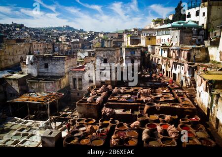 Ein Blick auf das Tanners Viertel von Fes, Marokko Stockfoto