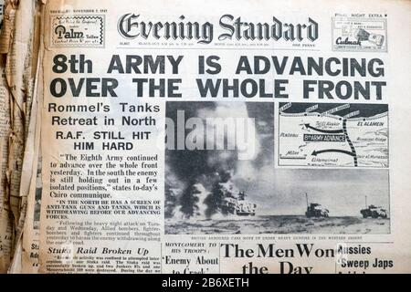 Zweite Weltkrieg britische Zeitung Überschrift "8th Army is Advancing Over the Whole Front" in The Evening Standard 5. November 1942 London England UK Stockfoto