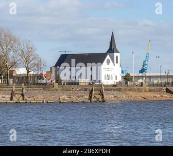 Historisches Gebäude der norwegischen Kirche am Wasser, Cardiff Bay, Cardiff, South Wales, Großbritannien Stockfoto
