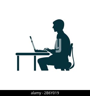 Vektorsilhouette eines Mannes, der auf einem Computer auf einem weißen Hintergrund sitzt. Stock Vektor