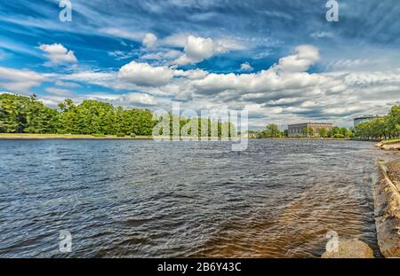 Martynova Embakement, eine Straße in der Nähe des Flusses Srednyaya Nevka, Sankt Petersburg, Russland Stockfoto