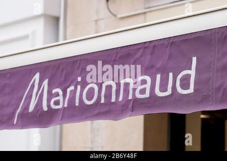 Bordeaux, Aquitanien/Frankreich - 02 20 2020: Marionnaud-Logo auf Ladenfront in der Ladenstraße Stockfoto