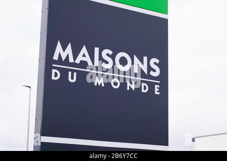 Bordeaux, Aquitanien / Frankreich - 09 24 2019 : Maisons du monde Schild auf Ladengeschäft französische Dekorationskette Stockfoto
