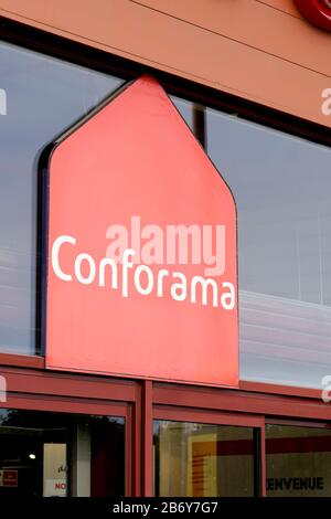 Bordeaux, Aquitanien/Frankreich - 10 15 2019: Marke "Conforama Store Retail Chain"-Logo Stockfoto