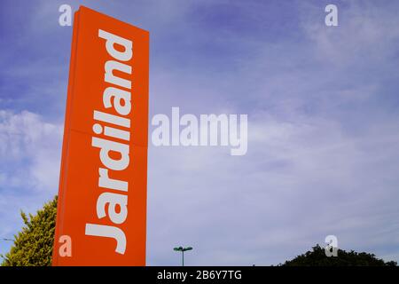 Bordeaux, Aquitanien/Frankreich - 11 25 2019 : Jardiland Banner Logo Shop Home Improvement Store Garden Center Stockfoto