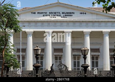 März 2020 Der Asiatische Socity Mumbai und das Rathaus Shahid Bhagat Singh Road Horniman Circle, in der Nähe von RBI, Fort, Mumbai, Maharashtra Indien Stockfoto