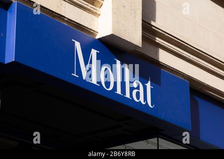 Bordeaux, Aquitanien/Frankreich - 02 20 2020: Librairie Mollat Bordeaux die größte unabhängige französische Buchhandlung Zeichen Logo Boutique-Bücher Stockfoto