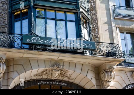 Paris/Frankreich - 10. September 2019: Das Guerlain Luxus-Parfüm-Geschäft an der Champs-Elysées Avenue Stockfoto