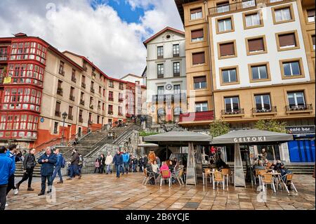 Plaza Unamuno und U-Bahn-Zugang, Altstadt, Bilbao, Biscay, Bizkaia, Baskenland, Euskadi, Euskal Herria, Spanien, Europa. Stockfoto