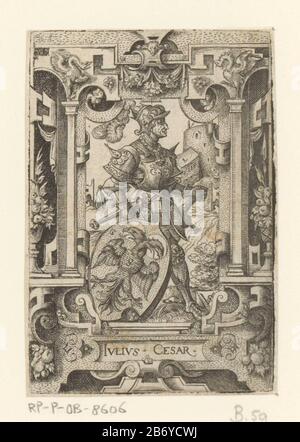 Keizer Julius Cäsar traf wappenschild im Rollwerk Oglijsting Negen Besten (serietitel) auf Armen: GS. Hersteller : Druckmaschine: Virgil Solis (Listed Property) Ort Herstellung: Nürnberg Datum: 1524 - 1562 Material: Papiertechnik: Engra (Printing Process) / Ätzmaße: Plattenkante: H 85 mm b × 58 mmToelichtDetze Print ist Teil einer Serie von neun Drucken von neun Besten in der Scrollarbeit omlijstingen. Betrifft: Julius Cäsar (einer der neun Wertwürdiger) Wer: Julius Cäsar Stockfoto