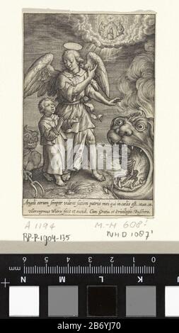 Art met beschermengel Een Kind wordt door zijn bechermengel bechermd tegen de duivel en de Dood. De engel wijst het Kind op de kroning van Maria door de Drieëenheid in de hemel. In de marge een Bijbelcitaat uit Mat. 18 in het Latijn. Hersteller : Hersteller: Hieronymus wie: Rix (vermeld op object)uitgever: Hieronymus Wierix (vermeld op object)verlener van privilege: Joachim de Bugere (vermeld op object)Plaats Herstellen: Antwerpen datierst: 1563 - voor 1619 Physische kenmerken: Tiefdruckmaterial: Papier Techniek: Graveren × mm (h) Abmessungen: 49 b Stockfoto
