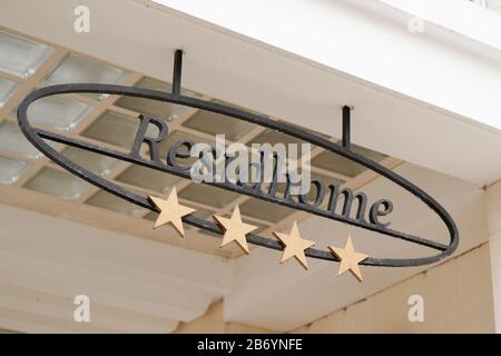 Bordeaux, Aquitanien/Frankreich - 02 21 2020: residhome Zeichen Logo Hotelmarke Fenster Gebäudeeingang Stockfoto