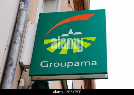 Bordeaux, Aquitanien/Frankreich - 02 21 2020: Groupama-Logo unterschreibt Bürohaus französische Markenversicherung Stockfoto