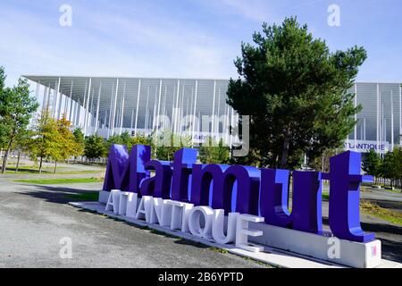 Bordeaux, Aquitanien/Frankreich - 10 25 2019 : Stade Matmut Atlantique Logo Zeichen Fußball-Fußball-stadion französisch Stockfoto