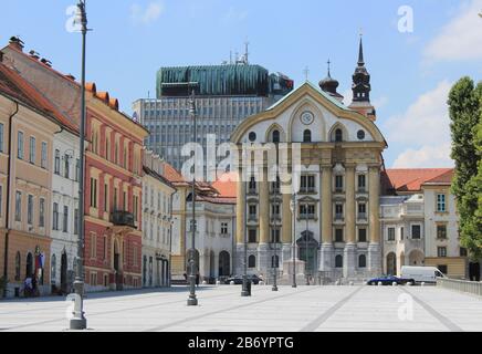 Kongress-Platz-Promenade mit Ursulinenkirche, Laibach, Slowenien Stockfoto