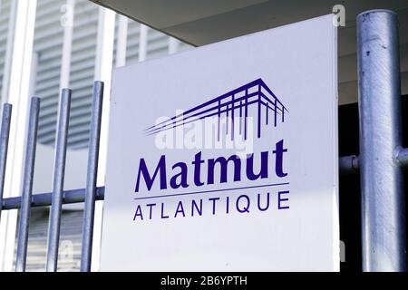 Bordeaux, Aquitanien / Frankreich - 10 25 2019 : Stade Matmut Atlantique Logo auf dem Fußballstadion Stockfoto