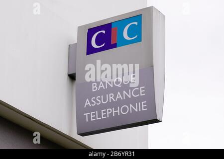 Bordeaux, Aquitanien / Frankreich - 11 18 2019 : CIC-Logo-Agentur Bankenkasse Telefongeschäft Bankbüro french Credit Industriel et Commercial Stockfoto