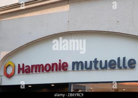 Bordeaux, Aquitanien/Frankreich - 01 15 2020: Mundharmonie-Mutuelle-Logo an der Ladenmauer Stockfoto