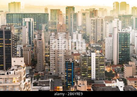 Skyline von Sao Paulo bei Sonnenuntergang, Brasilien, Südamerika Stockfoto