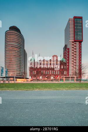 Rotterdam, Niederlande 12. Februar 2019 - Hotel New York, berühmtes Hotel ehemalige Holland America Cruiseline Cruise nach New York Old Office Gebäude AR Stockfoto