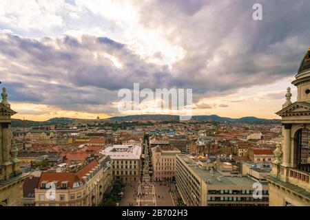 Blick auf Budapest von der St.-Stephans-Basilika im Herbst Stockfoto