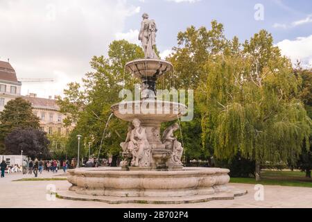 Danubius-Brunnen auf dem Elisabethplatz in Budapest Stockfoto