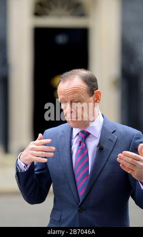 Norman Smith (BBC Assistant Political Editor) in Downing Street, London, Großbritannien, 11. März 2020 Stockfoto