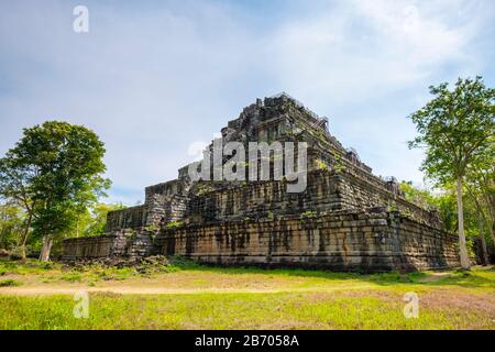 Seven‑Tiered Pyramide Prasat Prang am Prasat Thom, Koh Ker Tempelruinen, Provinz Preah Vihear, Kambodscha Stockfoto