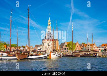 Niederlande, Nordholland, Hoorn. Der Hoofdtoren Turm auf der Binnenhaven Hafen, im Jahre 1532 erbaut. Stockfoto