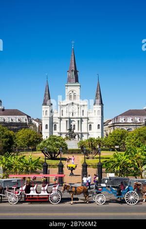 Saint Louis Cathedral am Jackson Square im French Quarter, New Orleans, Louisiana, Vereinigte Staaten Stockfoto