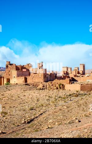 Marokko, Souss-Massa-Draa (Sous-Massa), Ouarzazate Provinz. Schlamm Kasbah Gebäude in Ksar von Tamedakhte. Stockfoto