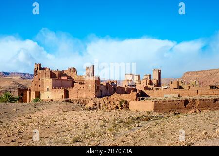 Marokko, Souss-Massa-Draa (Sous-Massa), Ouarzazate Provinz. Schlamm Kasbah Gebäude in Ksar von Tamedakhte. Stockfoto