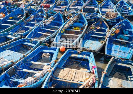 Marokko, Marrakesh-Safi (Marrakesh-Tensift-El Haouz) Region, Essaouira. Boote im Hafen. Stockfoto
