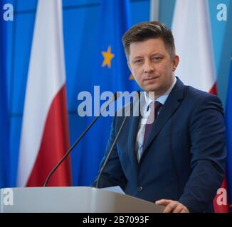 Warschau, Mazovian, Polen. März 2020. Der Leiter Des Büros MICHAL DWORCZYK Und Entwicklungsminister JADWIGA EMILEWICZ Auf EINER gemeinsamen Pressekonferenz Kündigten Die Umsetzung der Fernarbeit In der Regierung an Administration.in das Bild: Michal DWORCZYK Credit: Hubert Mathis/ZUMA Wire/Alamy Live News Stockfoto