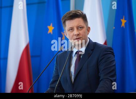 Warschau, Mazovian, Polen. März 2020. Der Leiter Des Büros MICHAL DWORCZYK Und Entwicklungsminister JADWIGA EMILEWICZ Auf EINER gemeinsamen Pressekonferenz Kündigten Die Umsetzung der Fernarbeit In der Regierung an Administration.in das Bild: Michal DWORCZYK Credit: Hubert Mathis/ZUMA Wire/Alamy Live News Stockfoto