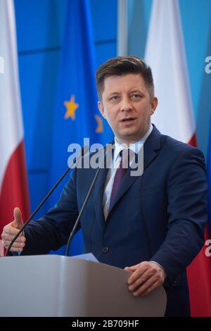 Warschau, Mazovian, Polen. März 2020. Der Leiter Des Büros MICHAL DWORCZYK Und Entwicklungsminister JADWIGA EMILEWICZ Auf EINER gemeinsamen Pressekonferenz Kündigten Die Umsetzung der Fernarbeit In der Regierung an Administration.in das Bild: Michal DWORCZYK Credit: Hubert Mathis/ZUMA Wire/Alamy Live News Stockfoto