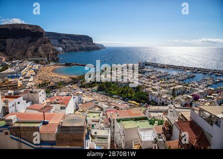 Blick über Puerto de Mogán auf Gran Canaria Stockfoto