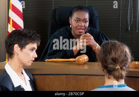 Austin Texas USA, 1997: Afroamerikanische Bezirksrichterin verurteilt Angeklagte. HERR ©Bob Daemmrich Stockfoto