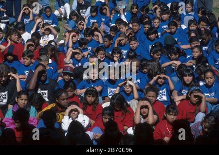 Austin, Texas USA: Schüler in passenden T-Shirts nehmen an der Kundgebung zum Martin Luther King Day Teil. ©Bob Daemmrich Stockfoto