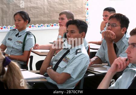 San Marcos Texas USA: Schüler in Uniformen hören Bibelunterricht an der privaten San Marcos Baptist Academy. ©Bob Daemmrich Stockfoto